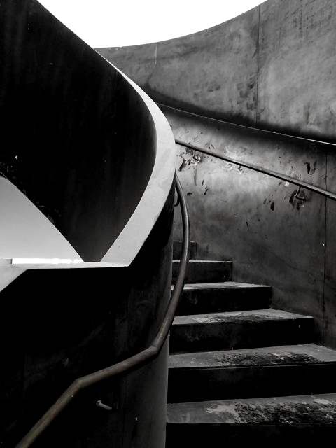 Handrail on the plate guard