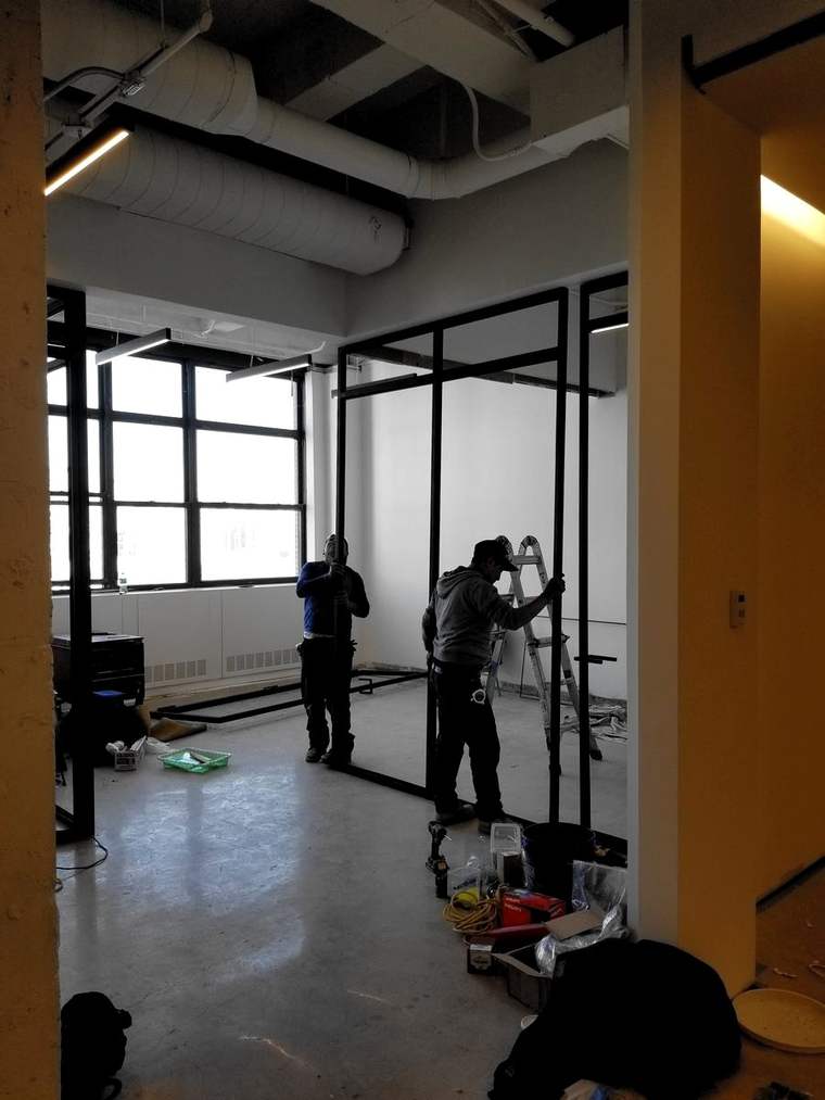 Installing steel and glass partitions